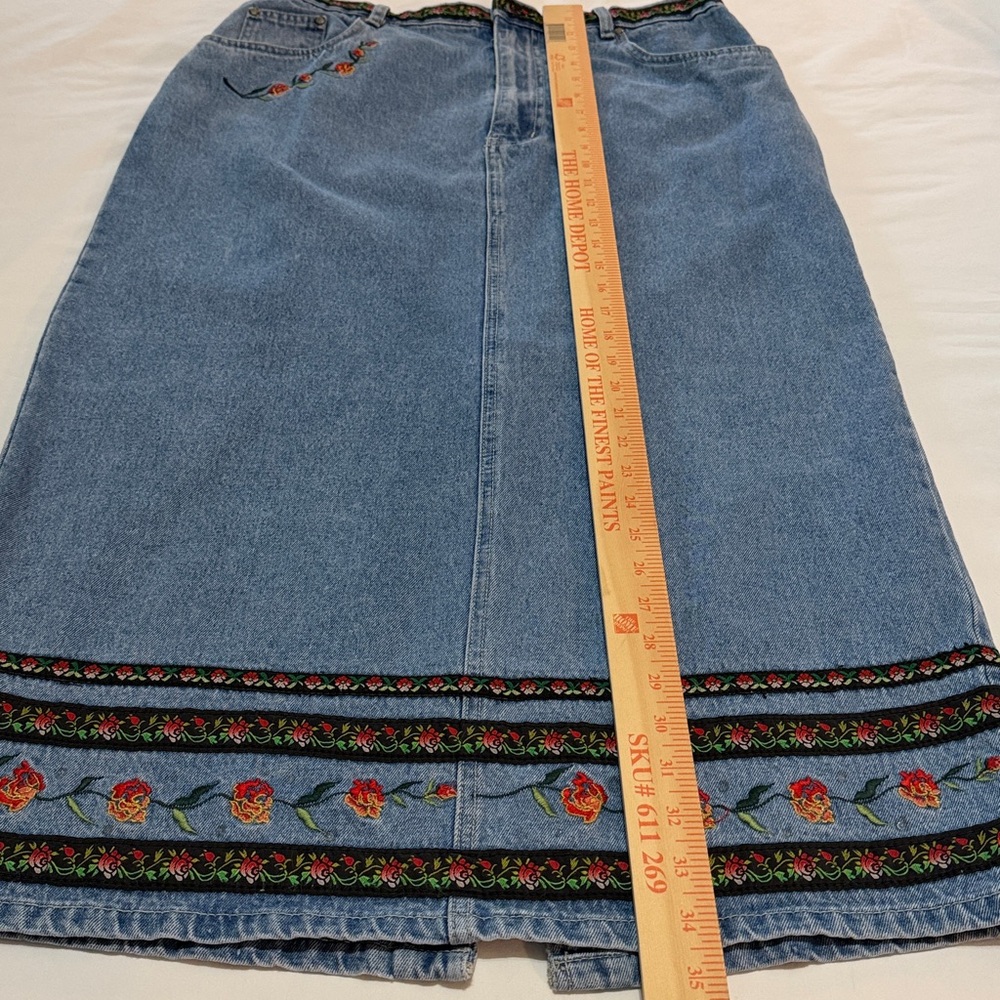 Bill Blass Blue Maxi Denim Skirt with Embroidered Floral Accents size 14 Vintage - Picture 4 of 8